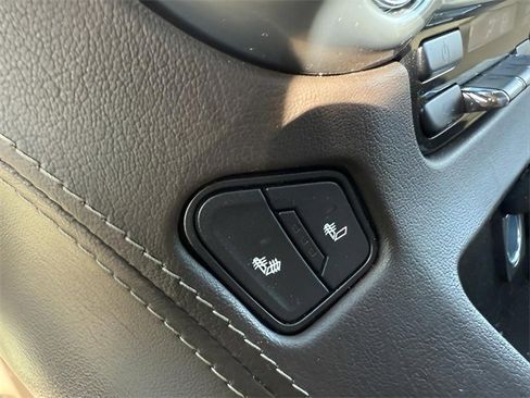 Used 2020 Chevrolet Suburban LT w/ Luxury Package image 19