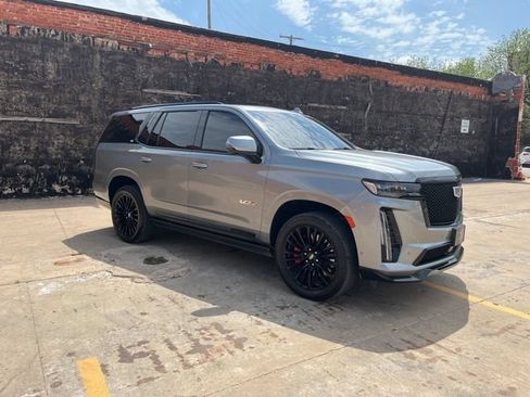 Used 2023 Cadillac Escalade V AWD/4WD image 7