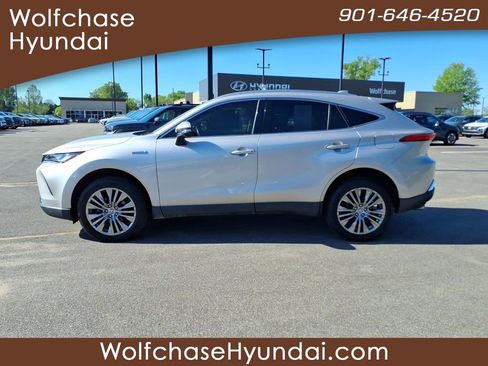 Used 2021 Toyota Venza XLE w/ Carpet Mat Package (TMS) image 2