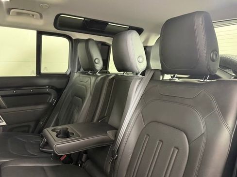 Used 2020 Land Rover Defender 110 SE image 25