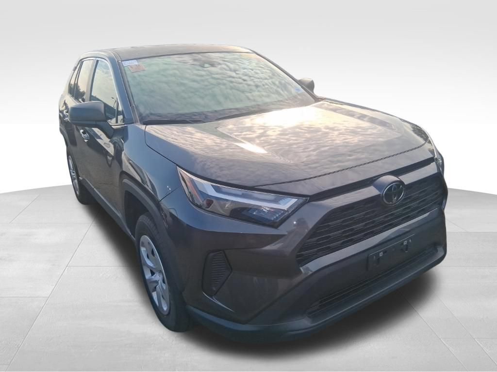 Used 2024 Toyota RAV4 LE AWD/4WD image 3