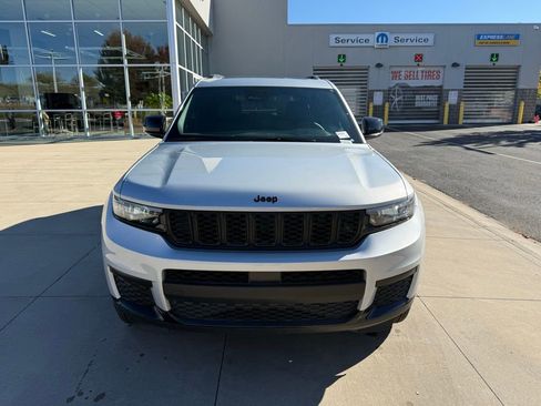New 2025 Jeep Grand Cherokee L Laredo image 5