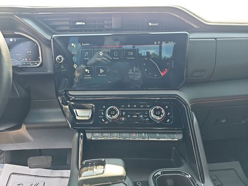 Used 2023 GMC Sierra 1500 AT4 w/ Technology Package AWD/4WD image 17