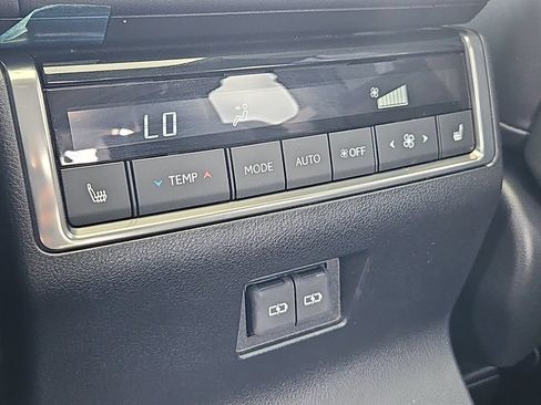 Used 2025 Lexus GX 550 w/ Accessory Package (2T) AWD/4WD image 16
