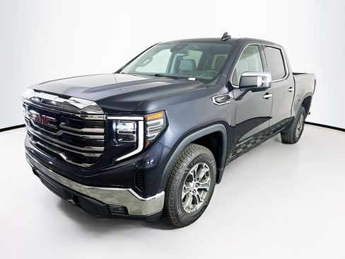 Used 2025 GMC Sierra 1500 SLT image 3