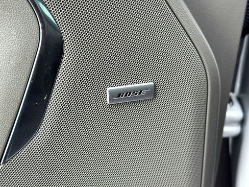 Used 2022 GMC Yukon SLT w/ SLT Premium Package image 16