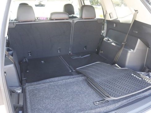 Used 2024 Volkswagen Atlas Peak Edition SE image 5