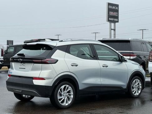 Used 2023 Chevrolet Bolt EUV LT w/ Comfort Package image 38