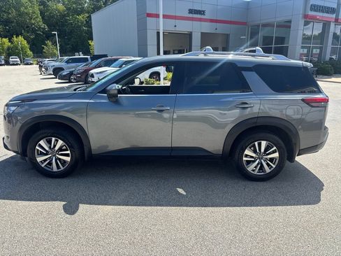 Used 2022 Nissan Pathfinder SL AWD/4WD image 4
