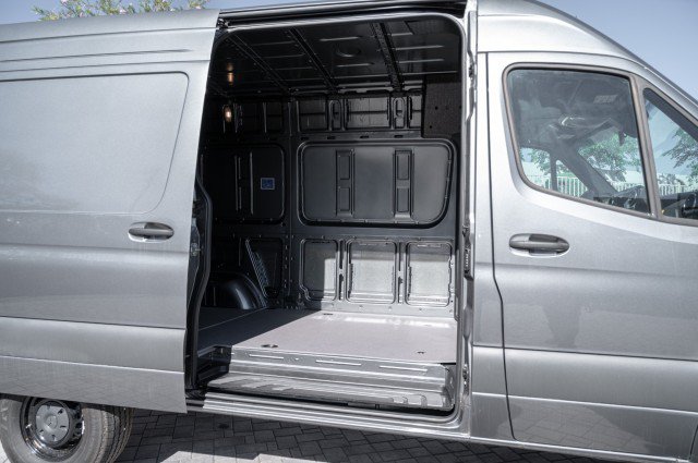 Used 2025 Mercedes-Benz Sprinter 2500 image 13