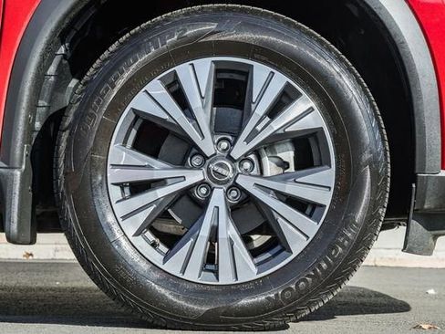 Used 2022 Nissan Rogue SV w/ SV Premium Package image 16