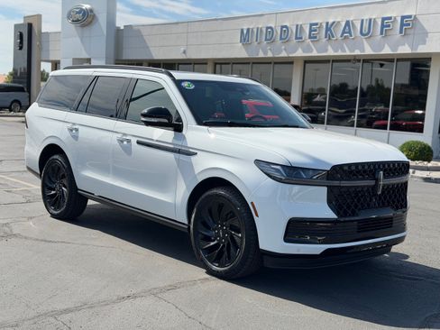 New 2026 Lincoln Navigator Reserve w/ Jet Appearance Package AWD/4WD image 1