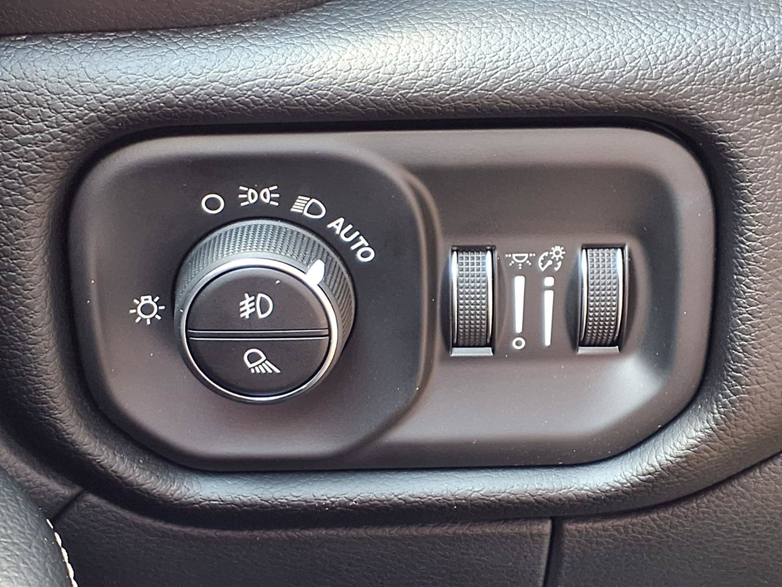Used 2025 RAM 2500 Laramie AWD/4WD image 24