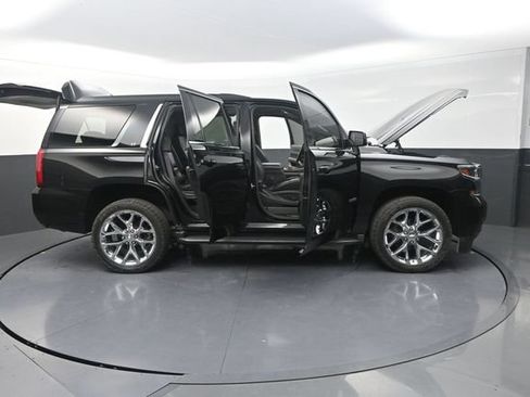 Used 2017 Chevrolet Tahoe LT w/ Luxury Package AWD/4WD image 38