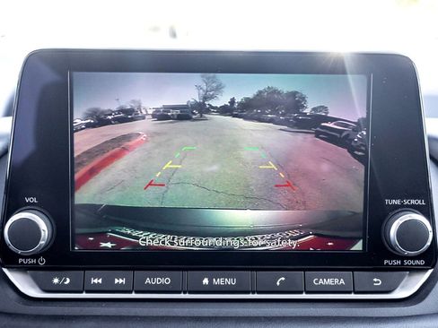 Used 2025 Nissan Rogue S image 24