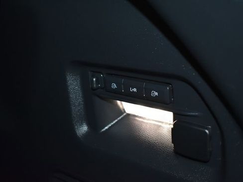 Used 2024 Ford Explorer Limited w/ Limited Technology Package AWD/4WD image 39