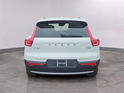 Used 2020 Volvo XC40 T5 Momentum w/ Protection Package Premier image 5