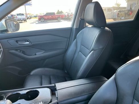 Used 2024 Nissan Rogue SL FWD image 9