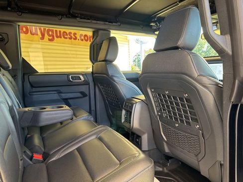 New 2025 Ford Bronco Badlands image 5