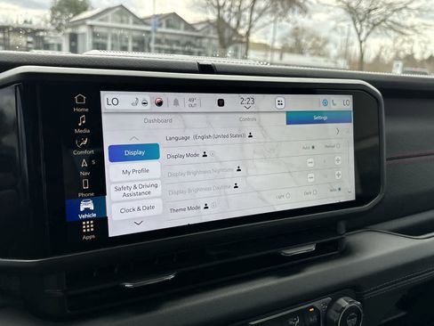 Used 2024 Jeep Gladiator Rubicon w/ Technology Group image 17