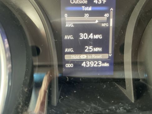 Used 2018 Toyota Camry LE image 18