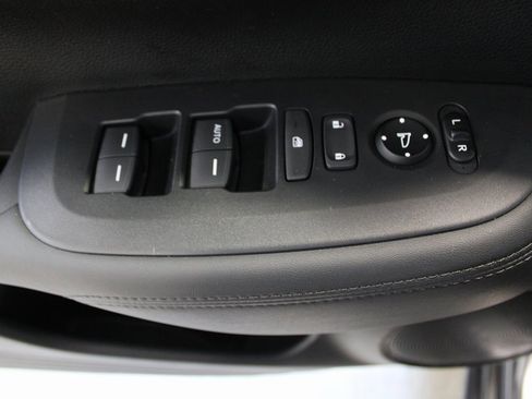 Used 2023 Honda HR-V LX image 12