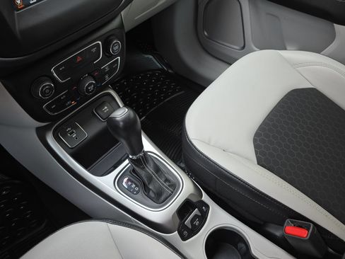 Used 2018 Jeep Compass Latitude w/ Popular Equipment Group FWD image 26