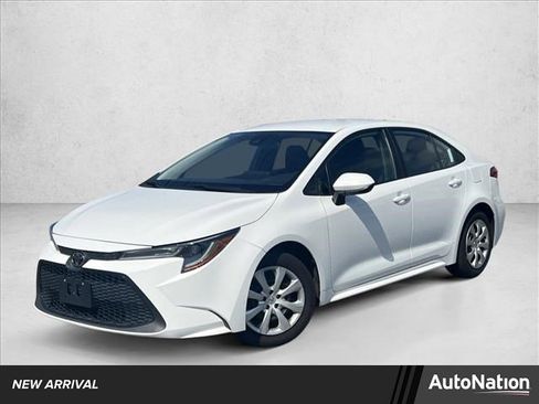 Certified 2022 Toyota Corolla LE image 1