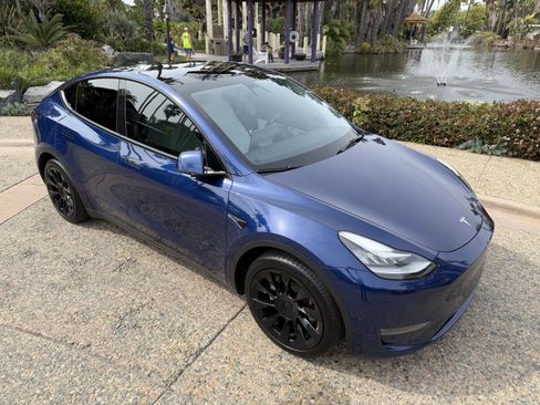 Used 2021 Tesla Model Y Long Range image 6