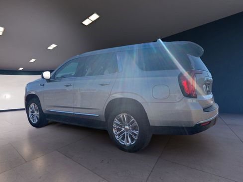 Used 2022 GMC Yukon SLT w/ SLT Premium Package image 3