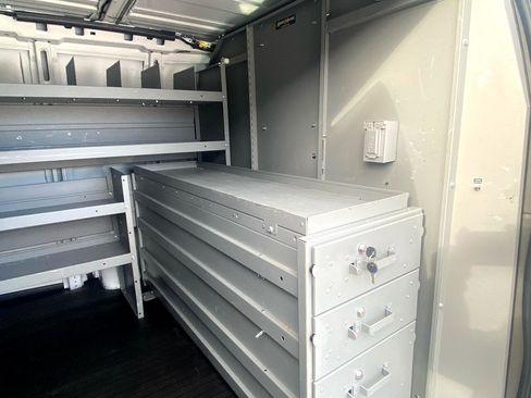 Used 2022 Chevrolet Express 3500 RWD 3500 135 w/ Driver Convenience Package image 6