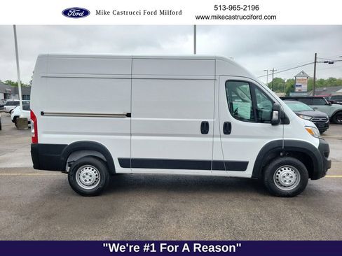 Used 2024 RAM ProMaster 2500 w/ Convenience Group FWD image 6