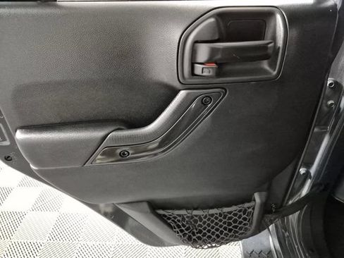 Used 2017 Jeep Wrangler Unlimited Sahara AWD/4WD image 22