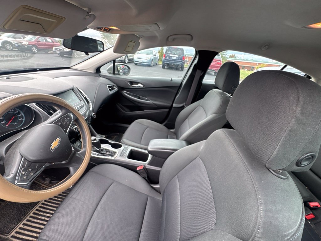 Used 2017 Chevrolet Cruze LT FWD image 26