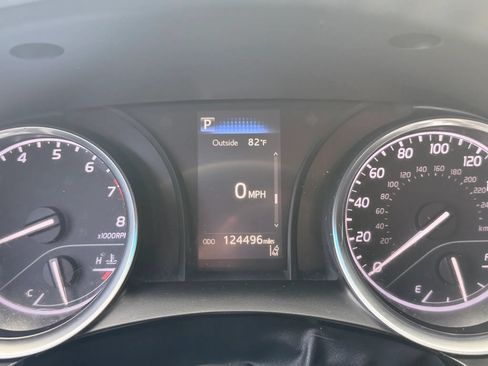Used 2018 Toyota Camry SE FWD image 5