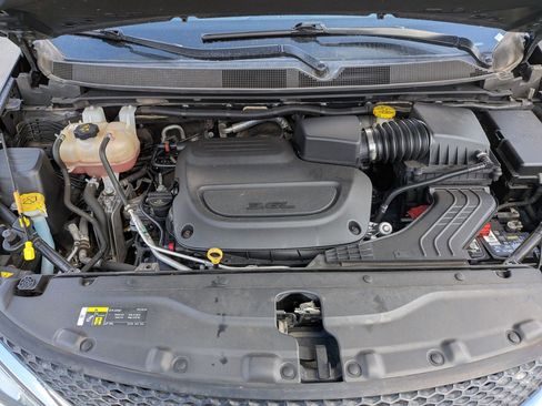 Used 2020 Chrysler Pacifica Limited FWD image 37