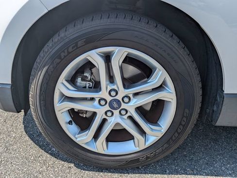 Used 2018 Ford Edge Titanium w/ Equipment Group 301A FWD image 9