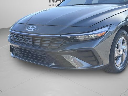 Used 2025 Hyundai Elantra SE image 29