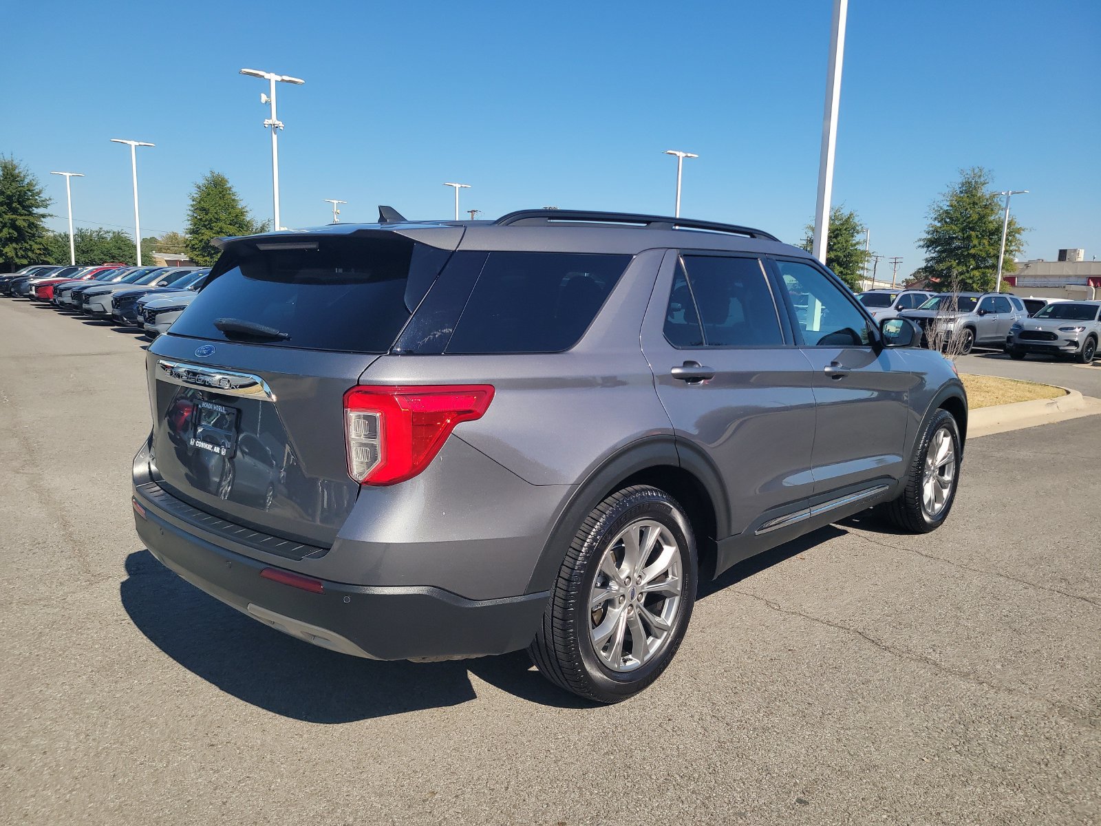 Used 2021 Ford Explorer XLT w/ Equipment Group 202A RWD image 3