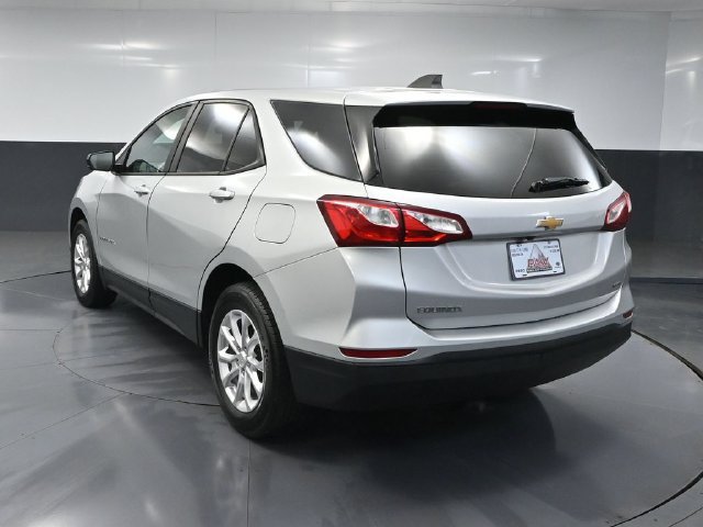Used 2020 Chevrolet Equinox LS w/ LS Convenience Package AWD/4WD image 5