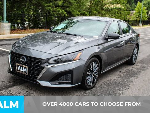 Used 2025 Nissan Altima 2.5 SV FWD image 3