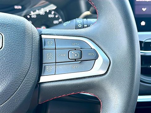Used 2025 Jeep Compass Trailhawk AWD/4WD image 28