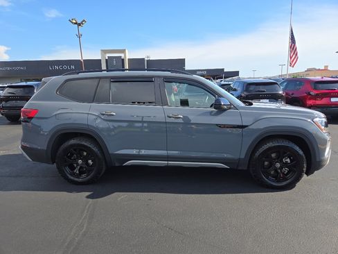 Used 2025 Volkswagen Atlas Peak Edition SE AWD/4WD image 8