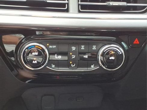 Used 2025 Chevrolet Trax ACTIV w/ Sunroof Package FWD image 21