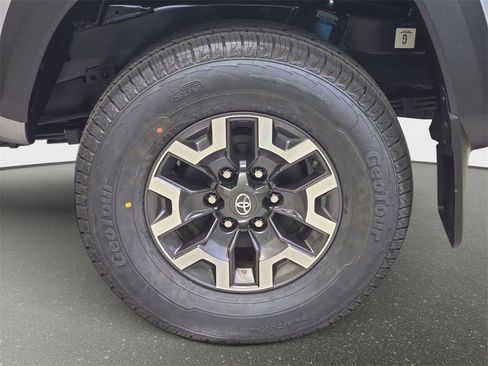 Used 2020 Toyota Tacoma TRD Off-Road image 35