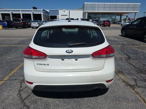 Used 2017 Kia Forte LX image 4