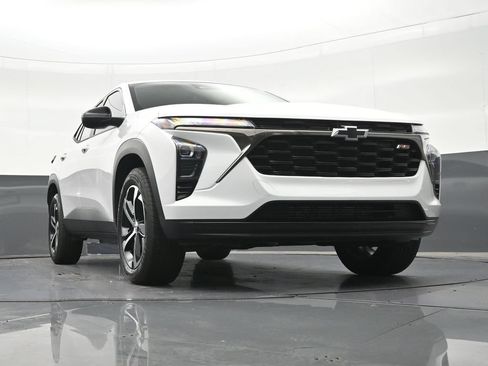 Used 2026 Chevrolet Trax RS FWD image 29