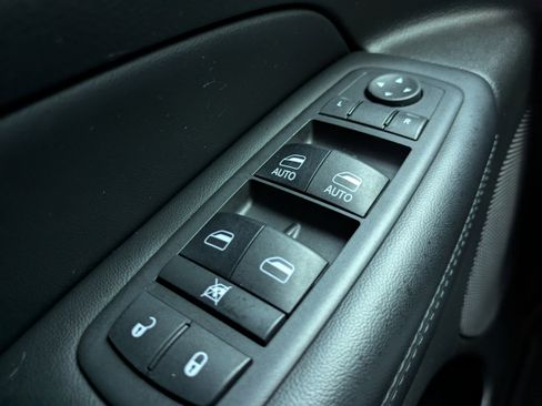 Used 2018 Jeep Grand Cherokee Altitude image 20