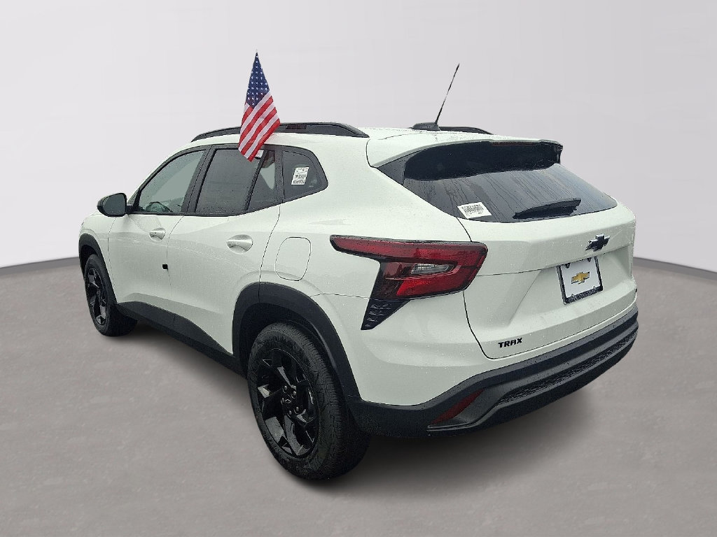 New 2026 Chevrolet Trax LT w/ Sunroof Package FWD image 3