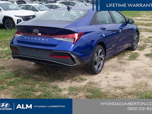 New 2025 Hyundai Elantra SEL FWD image 6